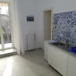 A דירה
